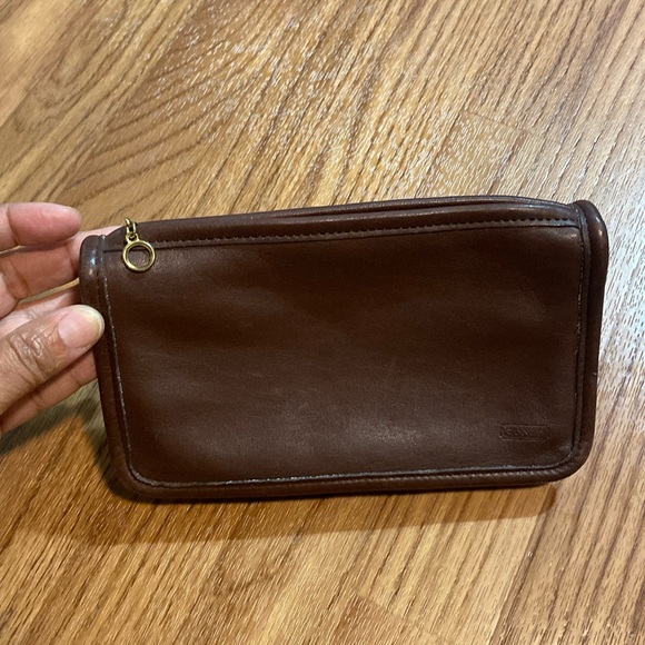 Coach pouch brown leather lined on the inside no serial number vintage scratches - Picture 1 of 10